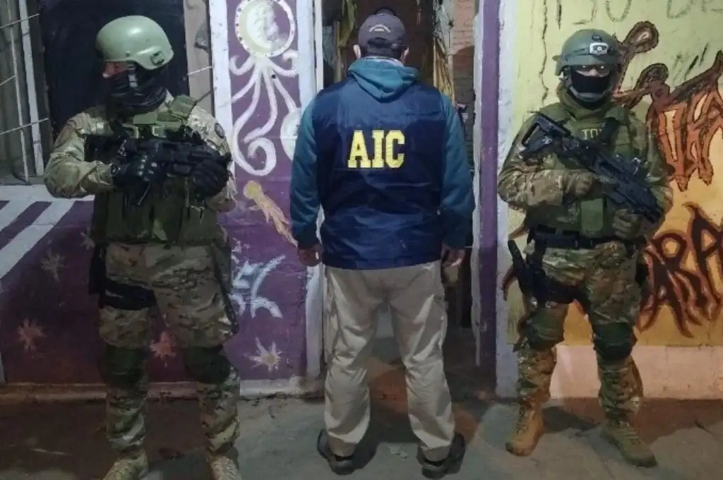 Allanamientos en Ludueña: detuvieron a un joven por las balaceras del jueves