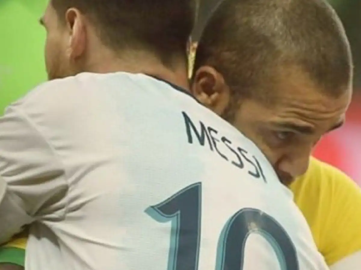 Emotivo mensaje de Dani Alves a Messi