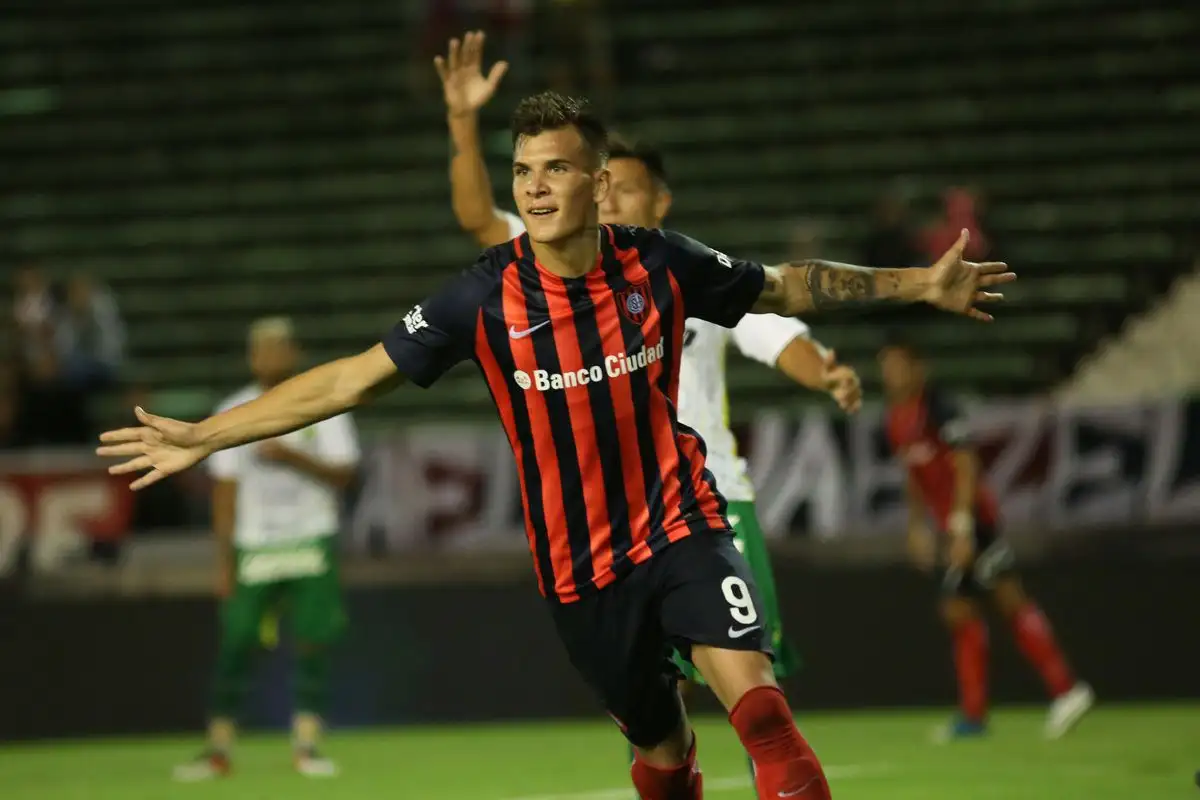 San Lorenzo fue pura efectividad en el inicio del Fútbol de Verano