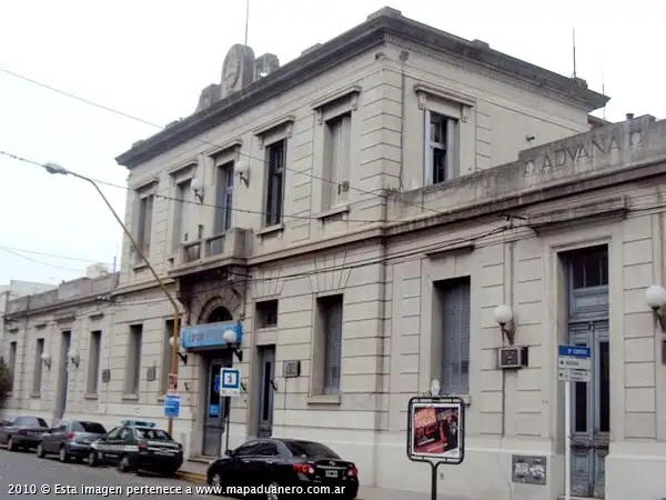 Un solo empleado del correo para el puerta a puerta