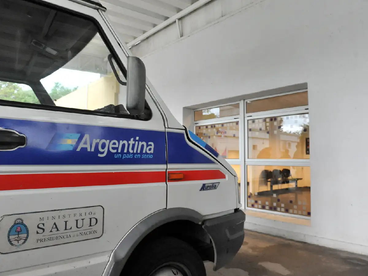 Motociclista herido tras chocar con un auto 