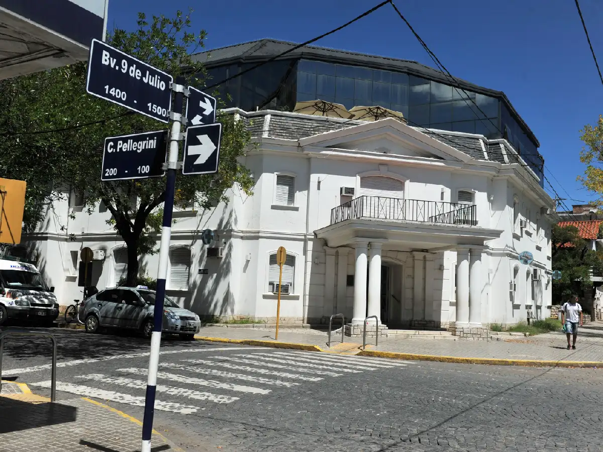 La Justicia le ordenó a una clínica privada apagar una máquina  de oxígeno en plena pandemia    