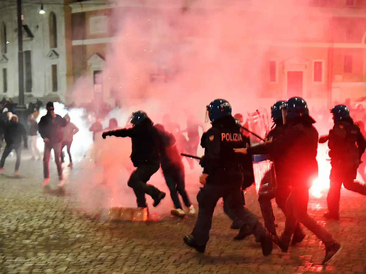 Italia pese a las protestas arbitró nuevas medidas por la pandemia
