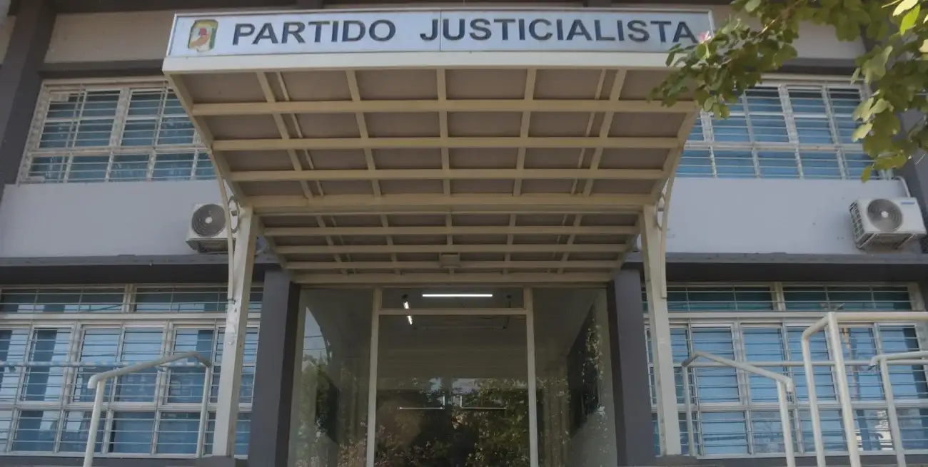 El peronismo abre el juego y comienza a recibir a diferentes actores sociales para escuchar demandas e inquietudes. Crédito: Luis Cetraro