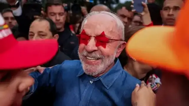 Lula celebra su reelección.