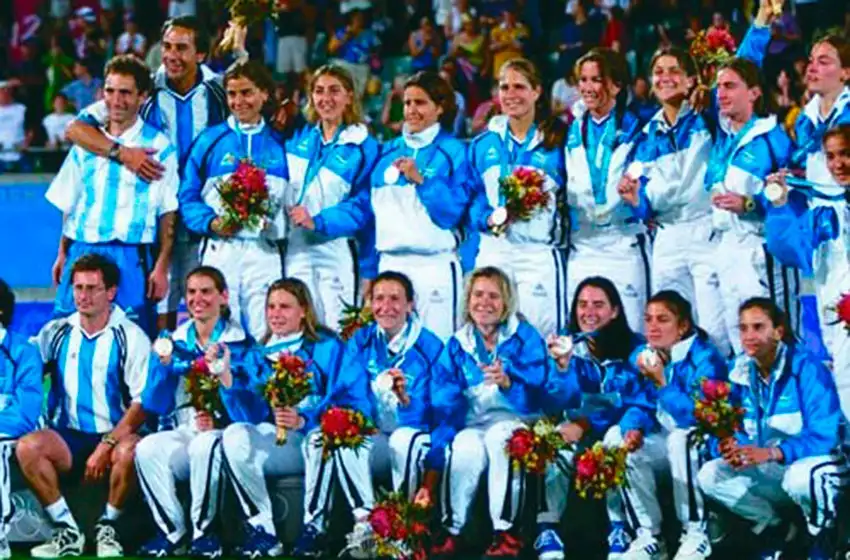 Los 20 años de Las Leonas, en el trazo de Inés Arrondo