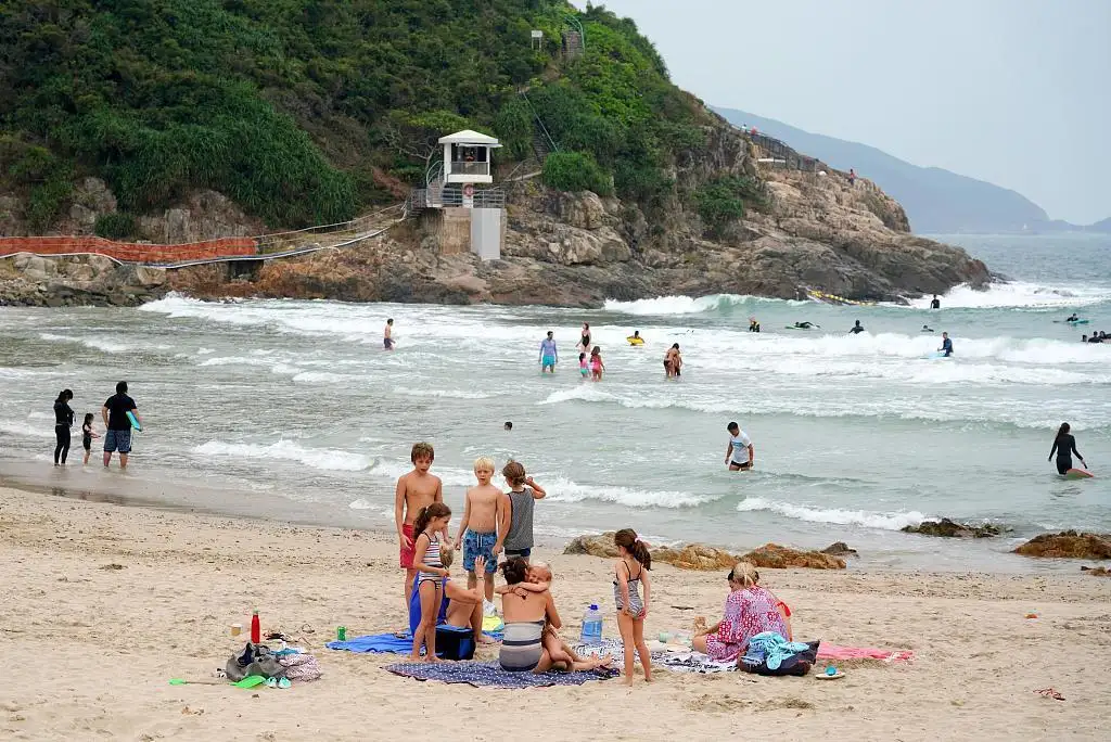 Hong Kong debió cerrar sus playas por el rebrote de COVID-19