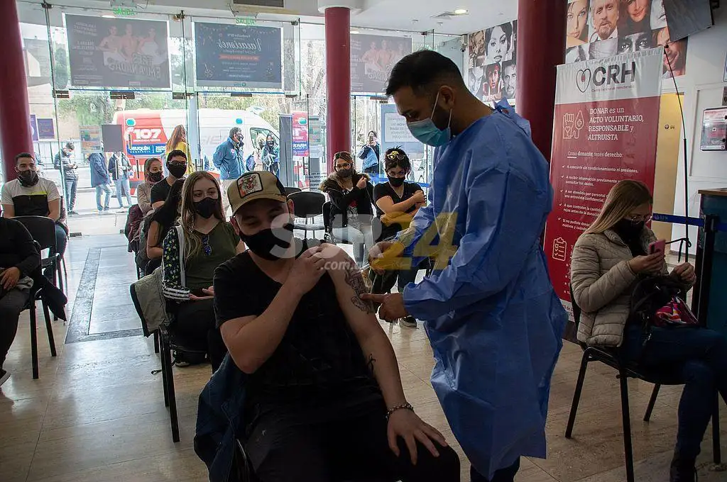 Se informaron 13.500 nuevos contagiados de Covid en el país y 1.229 en Santa Fe