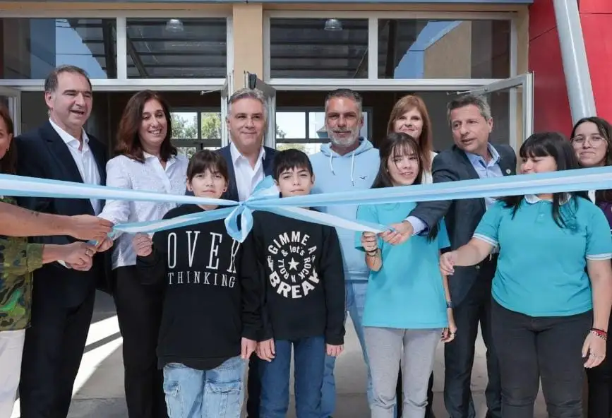 Llaryora inauguró la escuela Proa “Evelina Feraudo”