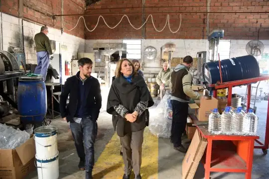 Mónica Fein visitó una empresa familiar que apuesta a crecer
