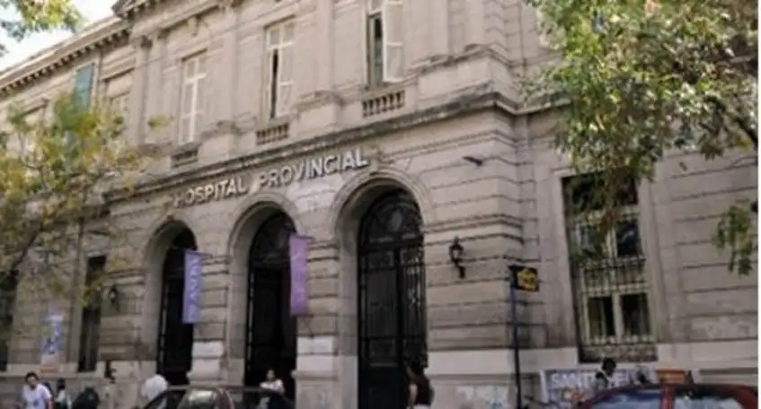 Una mujer atacó a su asistente terapéutico con un cuchillo