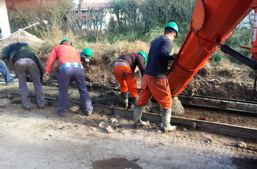 Avanzan obras de construcción de cordón cuneta en Tandil