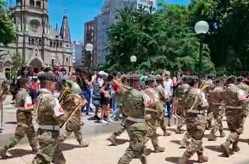 Efecto Mundial: el Ejército brindó un espectáculo en pleno centro