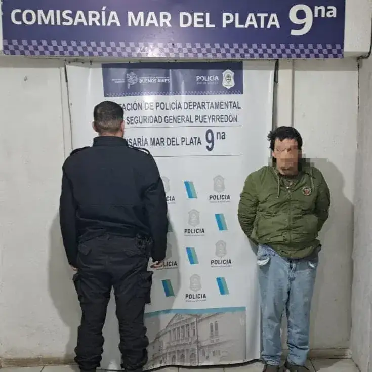 La Policía aprehendió a un hombre dentro de un café de Alvear y Castelli tras una alerta al 911.
