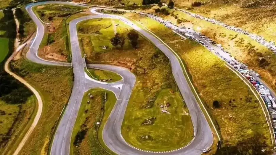 El autódromo Juan Manuel Fangio de Balcarce, en la sierra La Barrosa.