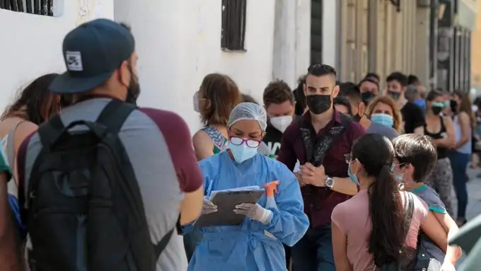 Covid en Argentina: 15 muertes y 7.623 nuevos casos