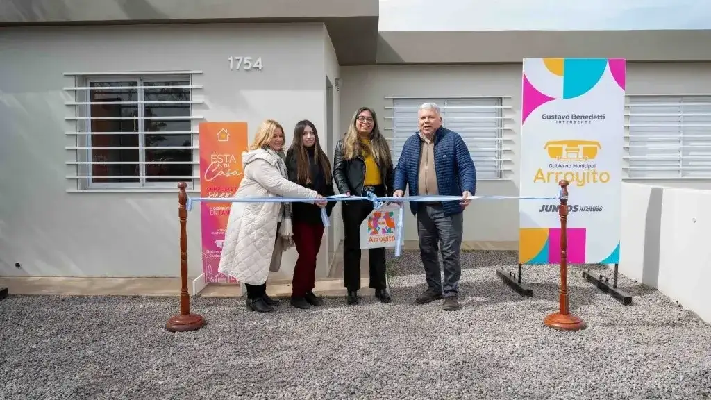 El intendente Benedetti entregó las llaves de las viviendas a los nuevos adjudicatarios