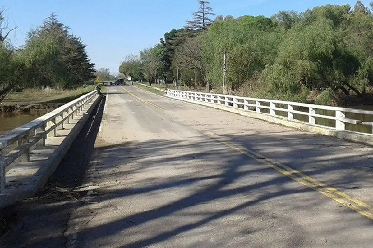 Desvío en el puente de la ex ruta 9 sobre el Río Carcarañá