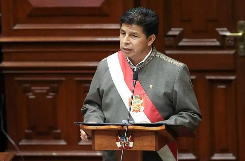 Más problemas para Pedro Castillo en Perú: renuncia el ministro de Defensa, José Gavidia