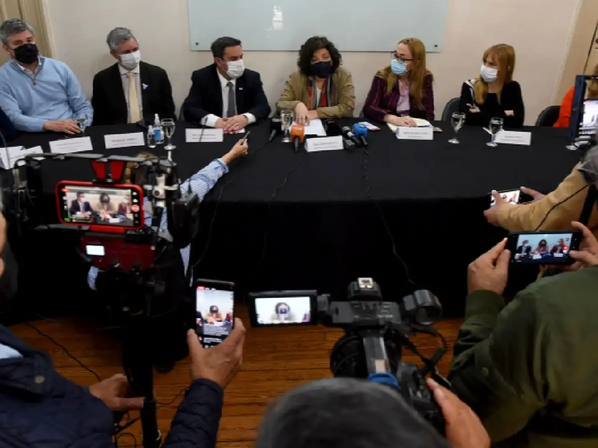 Vizzotti confirmó que la bacteria legionella causó el brote de neumonía bilateral
