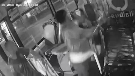 Despidieron al colectivero que soltó el volante