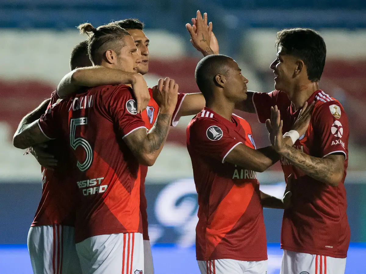 River apabulló a Nacional y volvió a meterse en semifinales