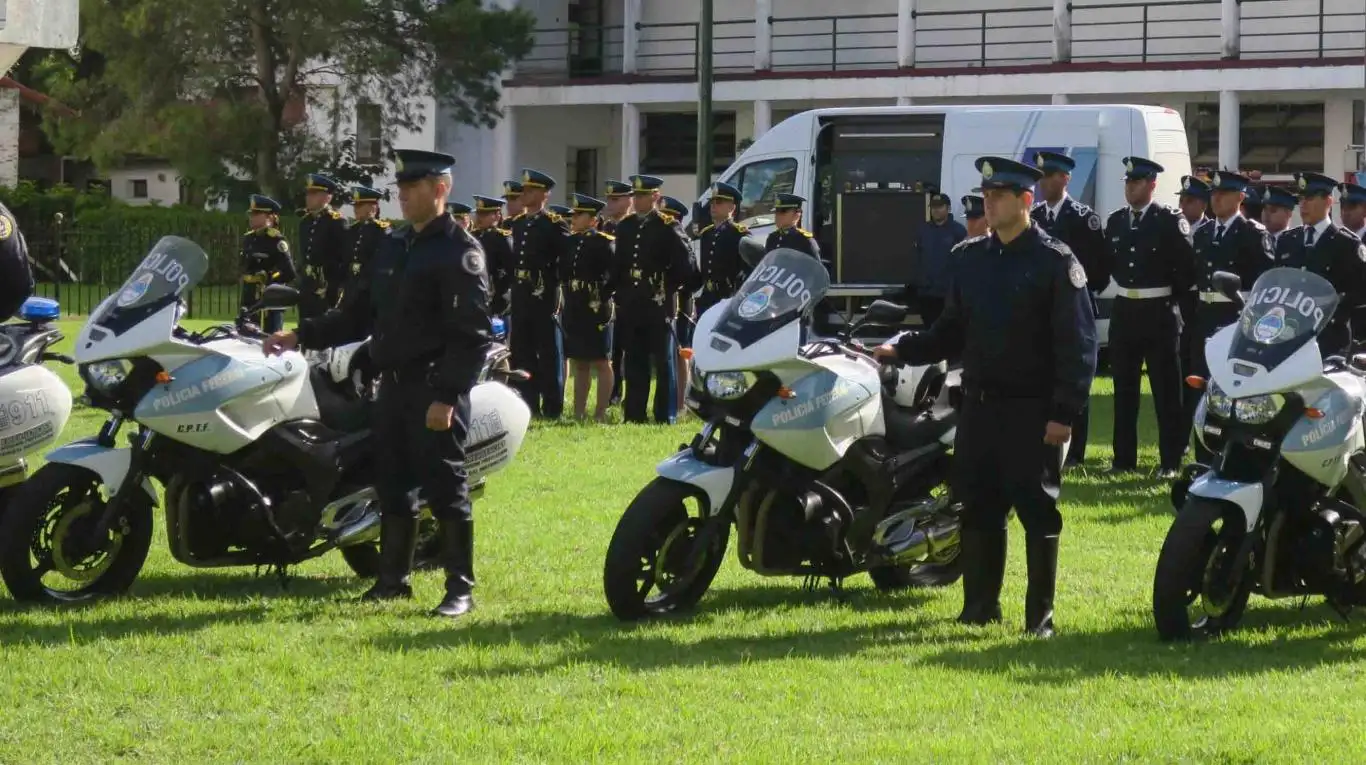 Crean un organismo en defensa de los derechos humanos de los policías