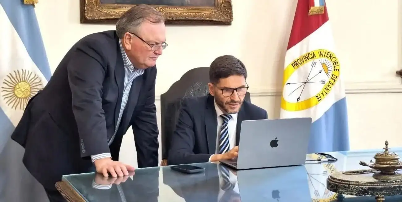 Senador provincial Felipe Michlig y gobernador Maximiliano Pullaro. Gentileza