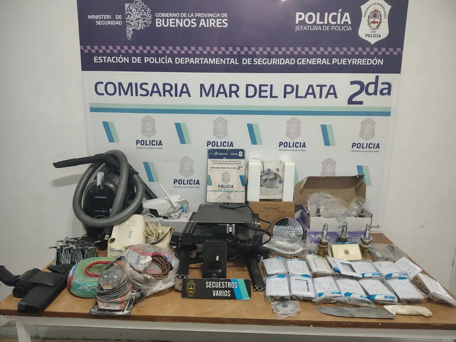 Los objetos robados fueron recuperados tras la detención del sujeto.