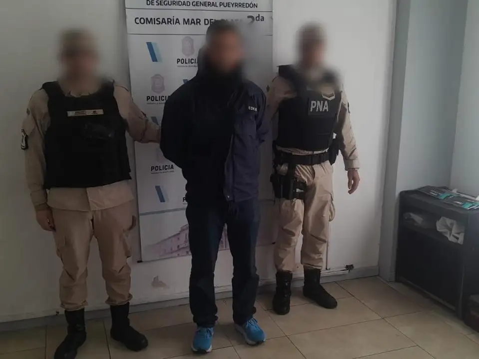 Insólito: se le cayó un arma en pleno hall de un banco y fue detenido