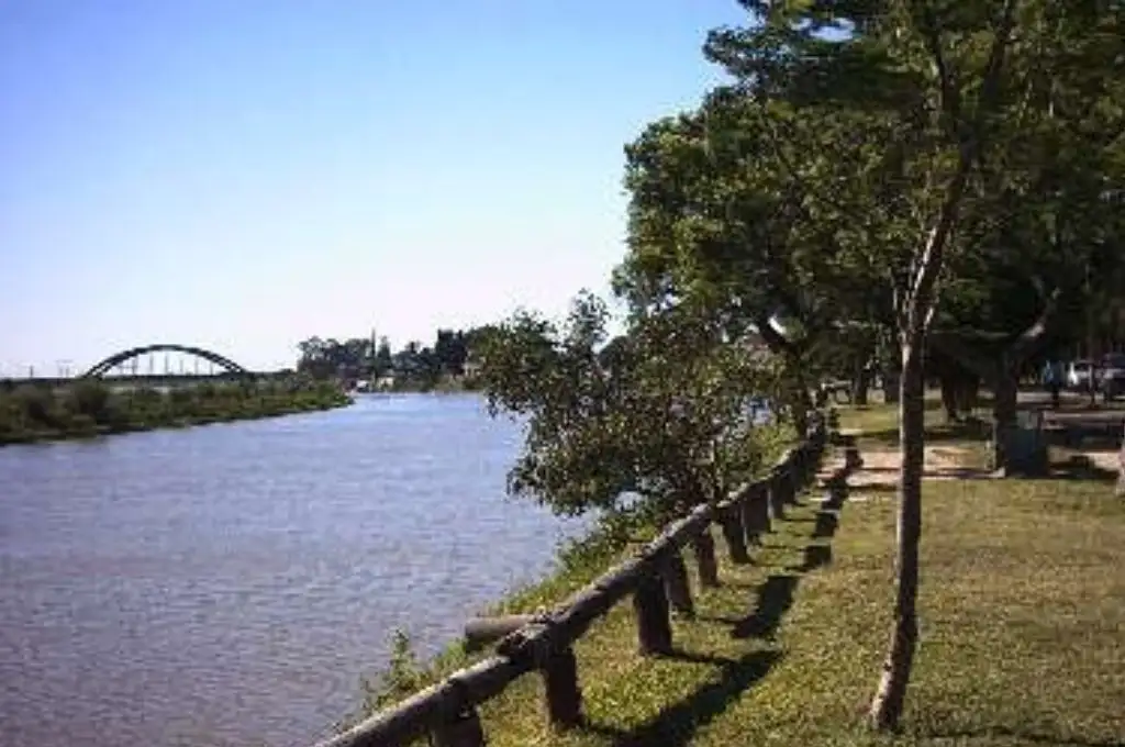 Santo Tomé: hallaron el cadáver de una mujer flotando en la costanera