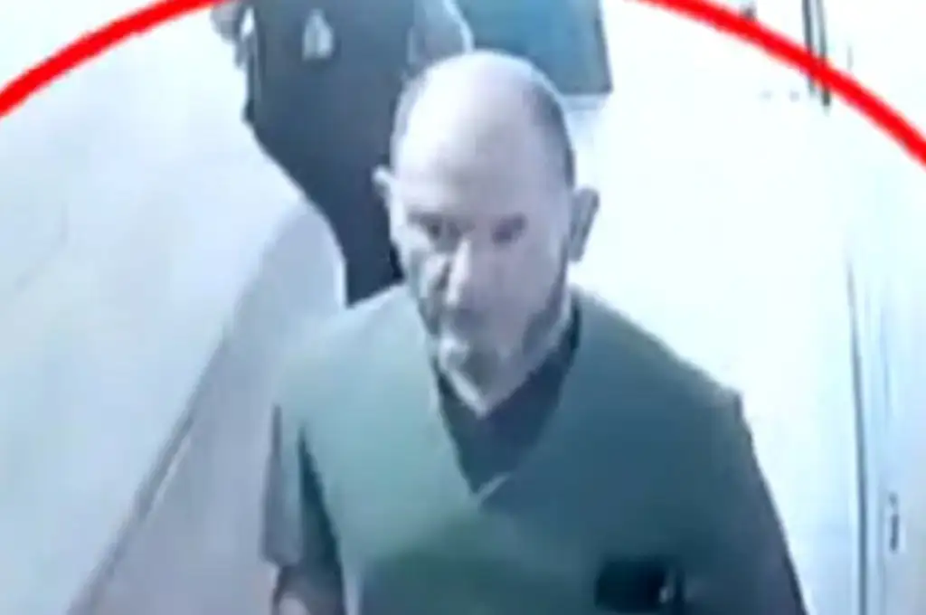 El sospechoso fue identificado como Walter Mansilla, enfermero del hospital Paroissien. (Foto: captura de video)