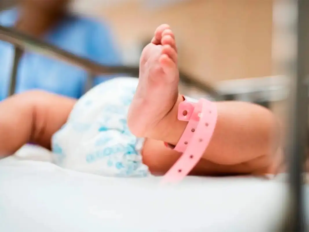 Una mujer dio a luz a los 63 años en Brasil y reabre el debate sobre los límites de la maternidad