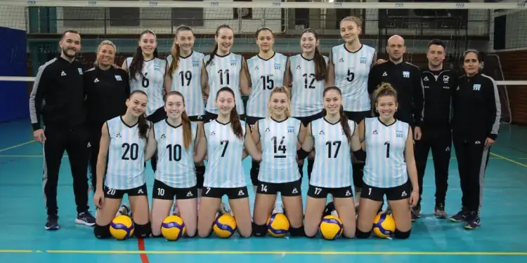 Las Panteras con Azul Benitez luciendo la camiseta 14.
