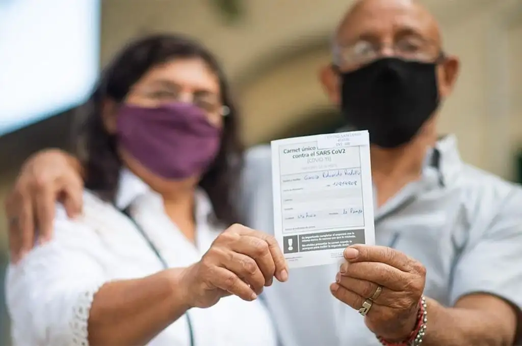 Nuevo récord: se aplicaron casi 377 mil dosis en un día en todo el país