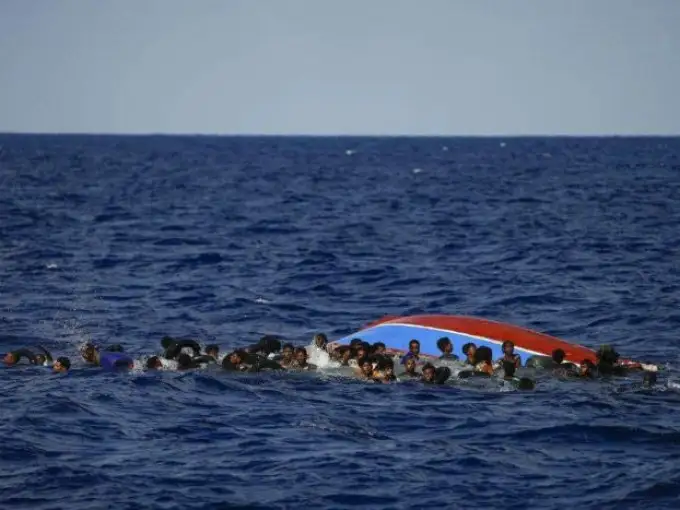 Miles de migrantes mueren al año en aguas del Mediterráneo.