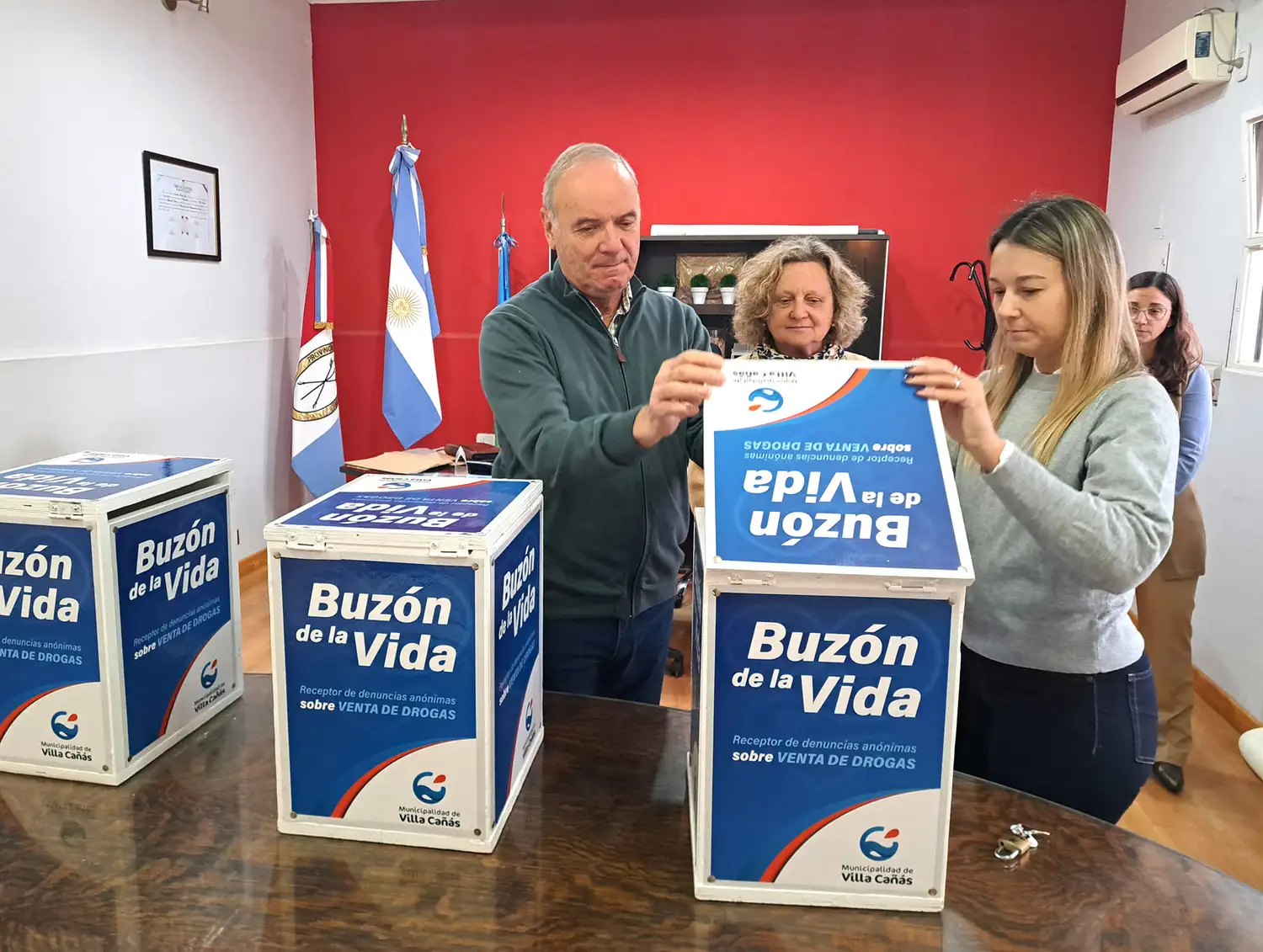 El intendente Norberto Gizzi encabezó la apertura de los buzones.