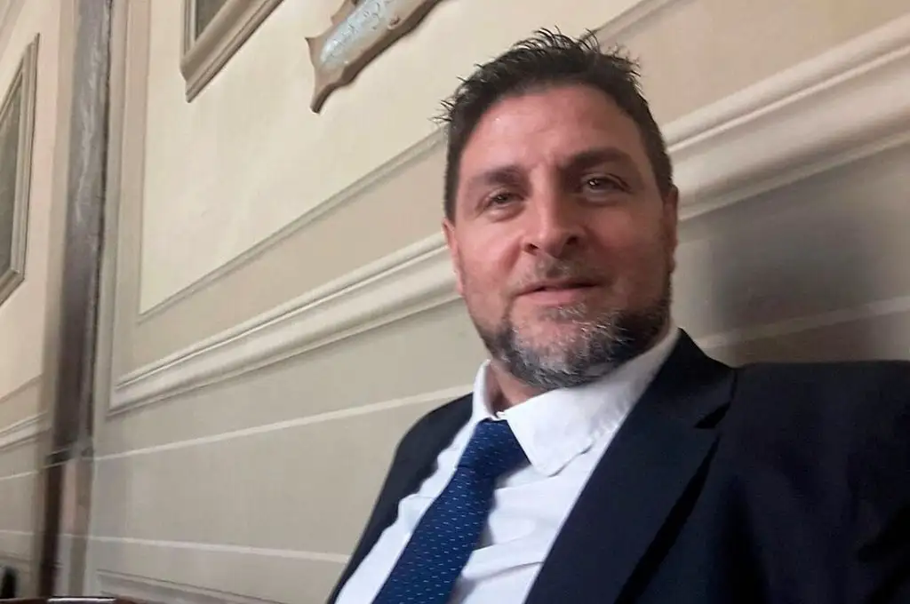 Expulsaron del Parlamento de Italia a senador electo con fraude en la Argentina