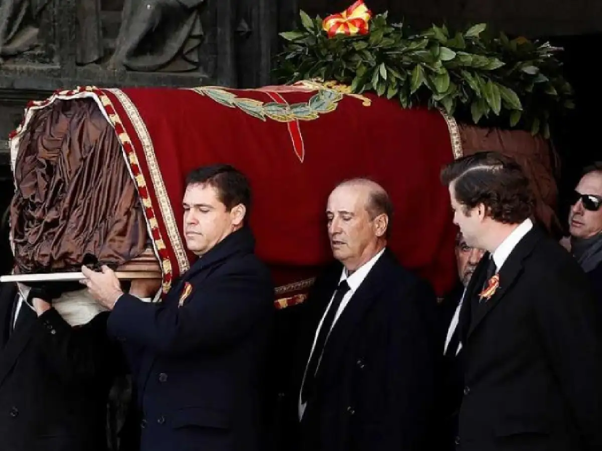 Los restos de Franco fueron exhumados del Valle de los Caídos entre vivas al dictador y a España