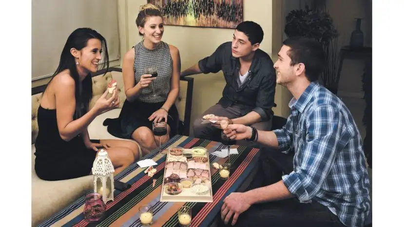 Seis de cada 10 argentinos celebran el Día del Amigo comiendo y bebiendo