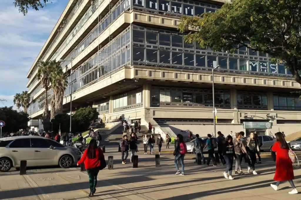 Docentes universitarios arrancaron una semana entera de paro
