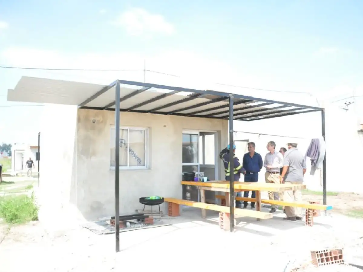 LoTengo: Bernarte supervisó la construcción de viviendas