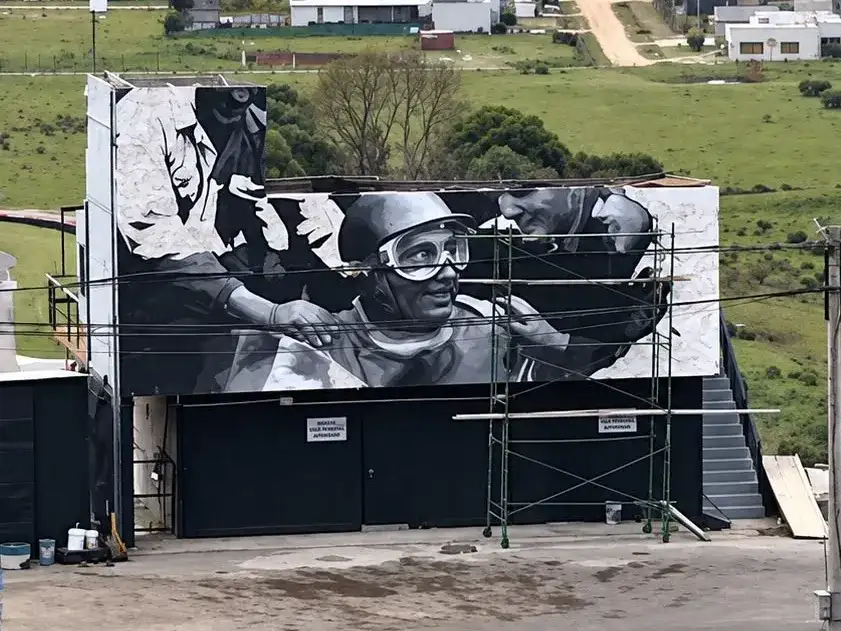 El autódromo de Balcarce sumó un nuevo mural de Fangio antes de su reapertura