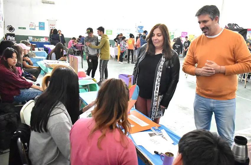 Miramar: Muestra de Arte de la Escuela Media N°1
