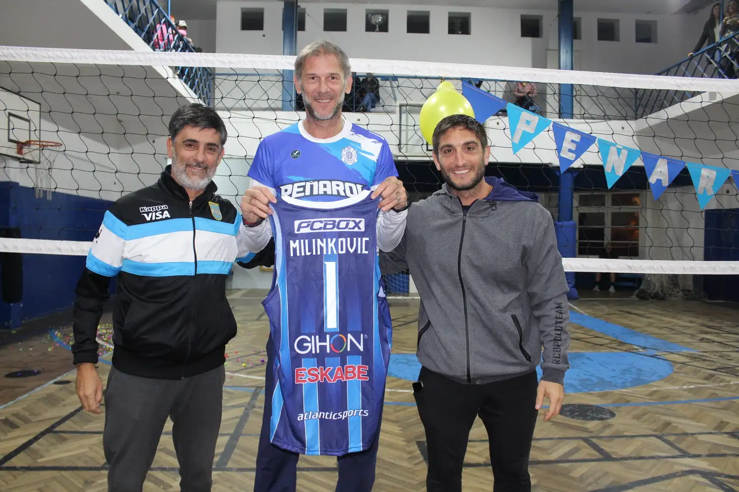 Milinkovic visitó al voley de Peñarol