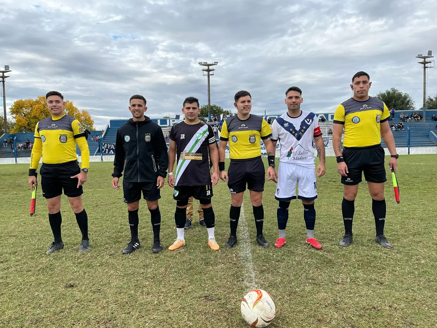 Entretenido y emocionante partido en Venado Tuerto entre dos rivales directos por escapar a la zona neutra e ingresar dentro de playoffs. Foto: Fabián Gallego.