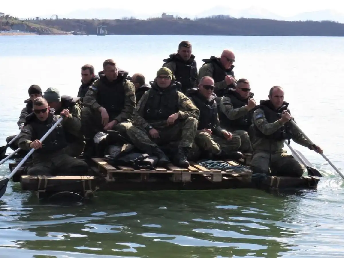 Quiénes son y qué van a hacer los soldados de Kosovo que desembarcaron en Malvinas