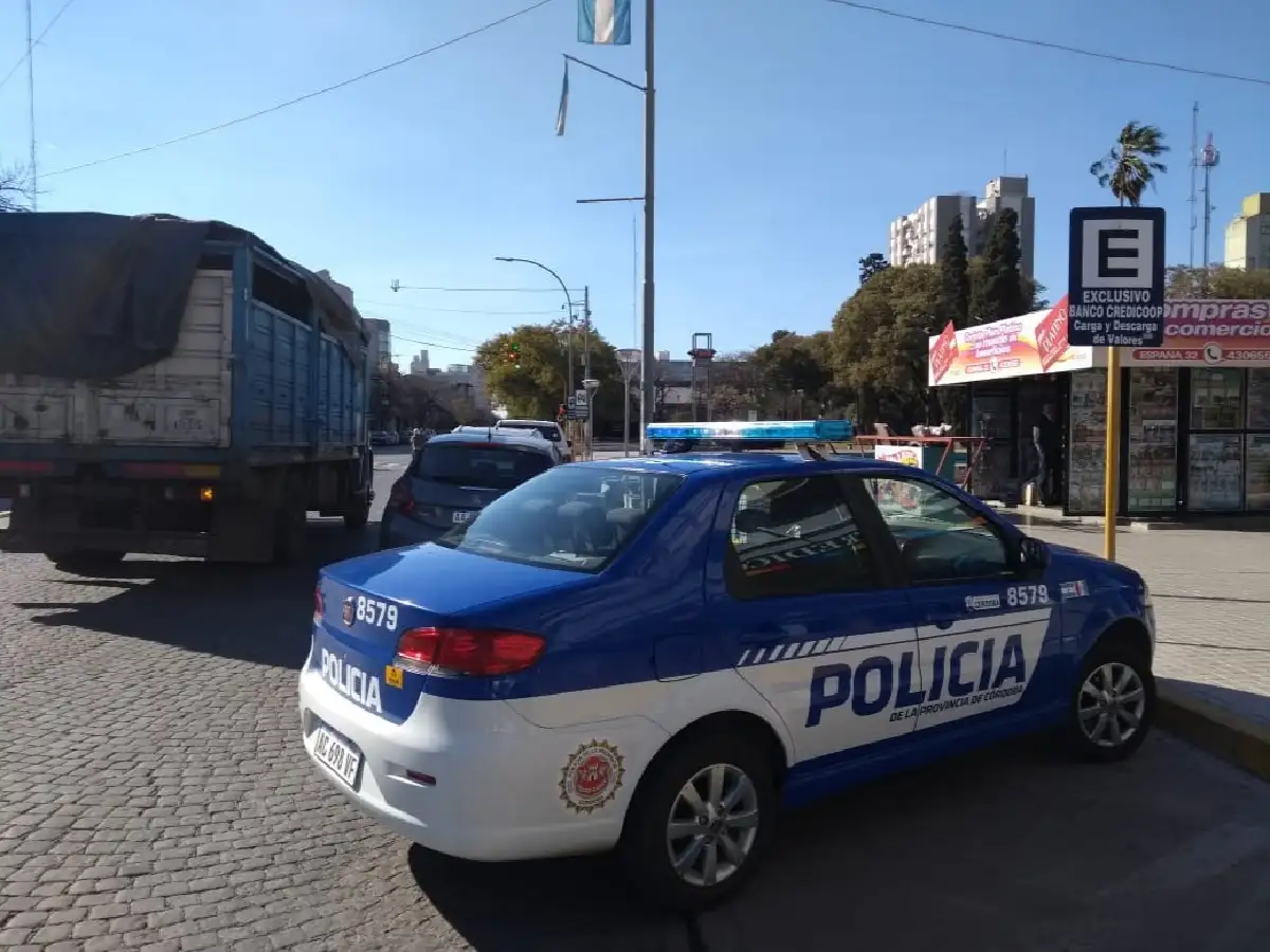Habría robado distintas prendas y fue detenido