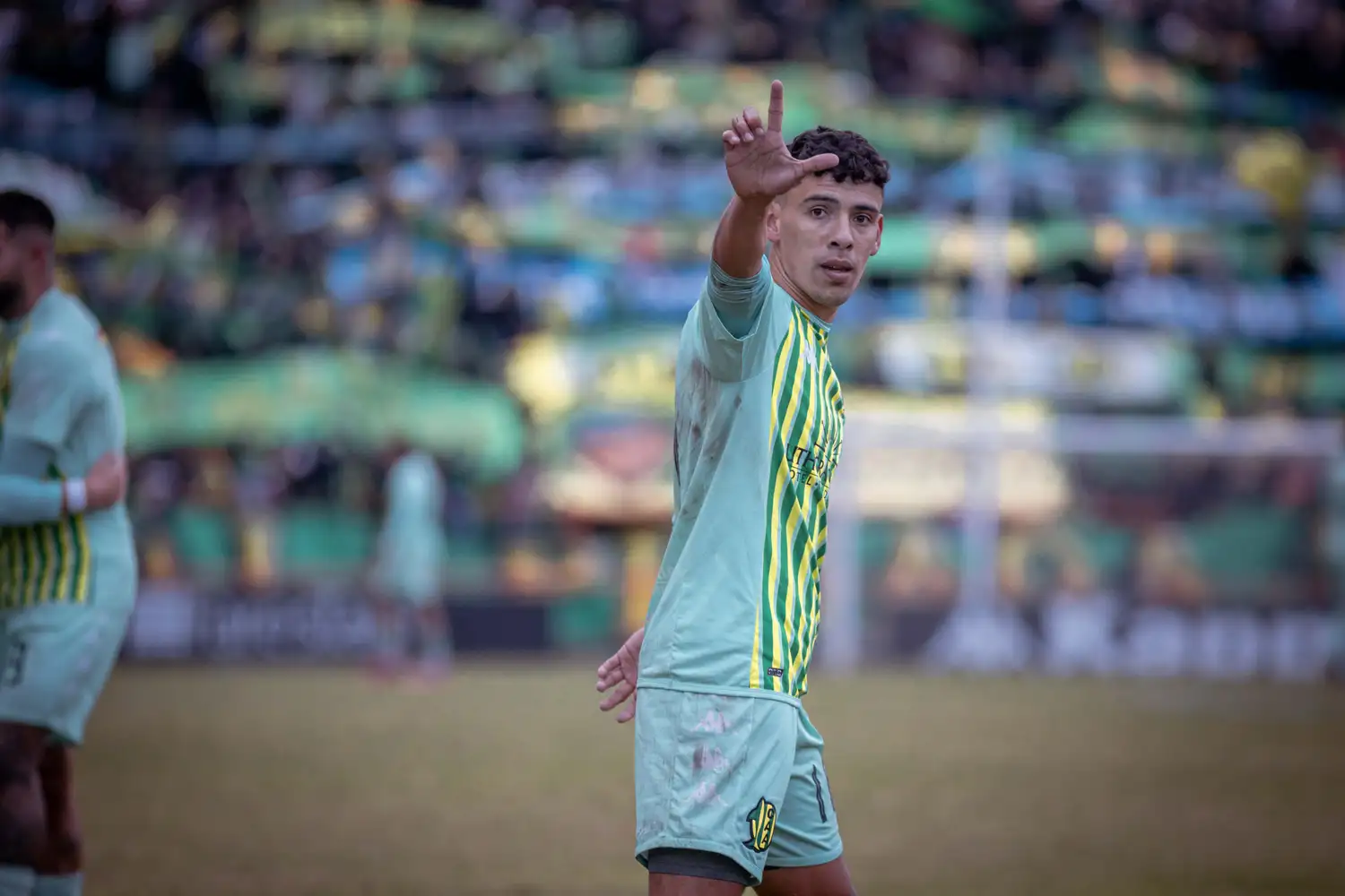 El goleador de la tarde celebrando el tanto