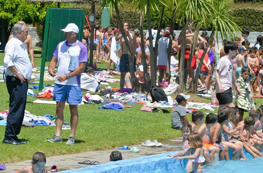 Lunghi visitó la Colonia municipal de vacaciones